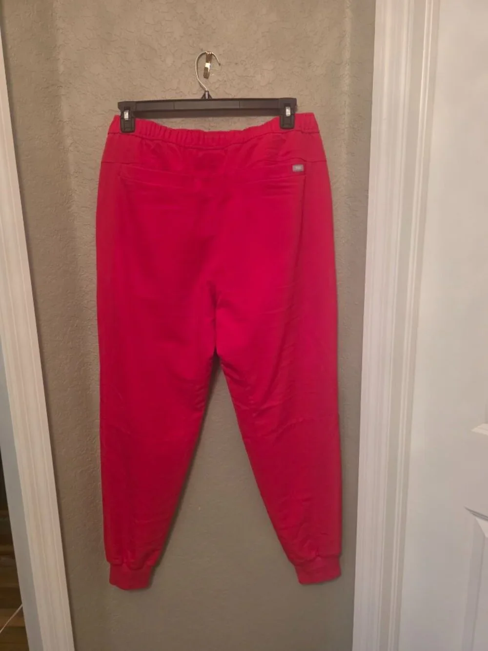 Figs Technical Collection Men's Tansen Red Jogger Scrub Pants - Large EUC